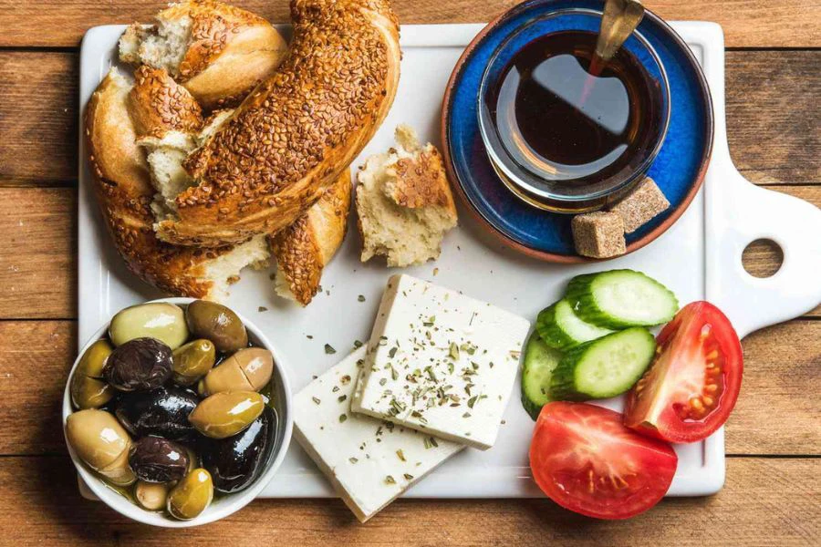 Sarapan pagi dari Turkiye iaitu kahvalti menduduki tempat pertama sebagai 50 Sarapan Pagi Terbaik di Dunia.