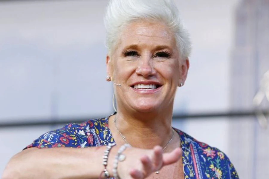 Mendiang dikenali sebagai seorang mentor yang sentiasa yakin dengan bakat pendatang baharu.