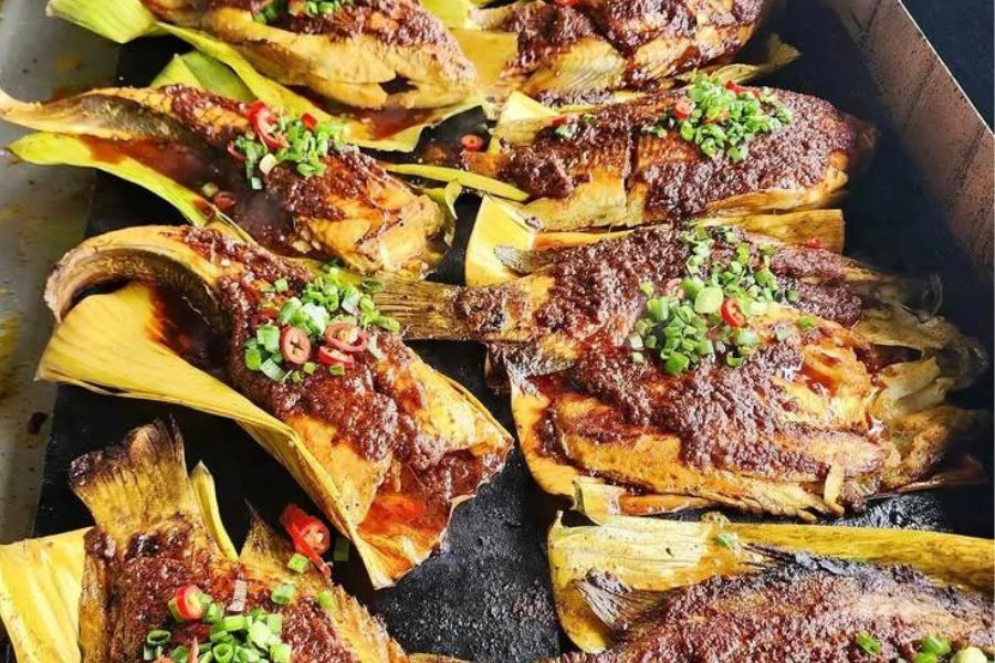 Ikan bakar dihidangkan segar setiap hari.