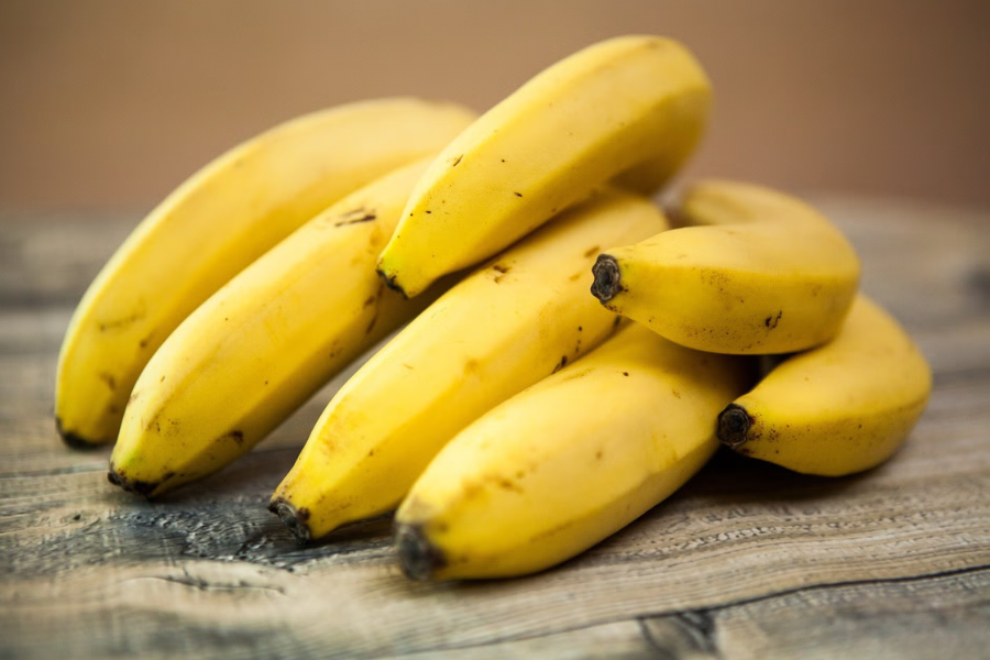 Pisang ada 74 peratus air bagi mengekalkan hidrat pada badan.