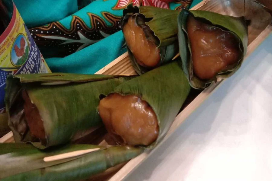 Gelamai atau kelamai memiliki tekstur yang mirip seperti dodol.