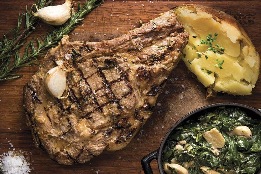 Stik ‘golden steak’ di Nusr-Et boleh mencecah ribuan ringgit menjadikan pengalaman makan di situ sangat eksklusif dan mewah.