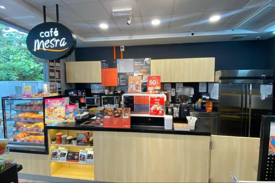 Nikmati pengalaman kopi sebenar di hentian lebuh raya.