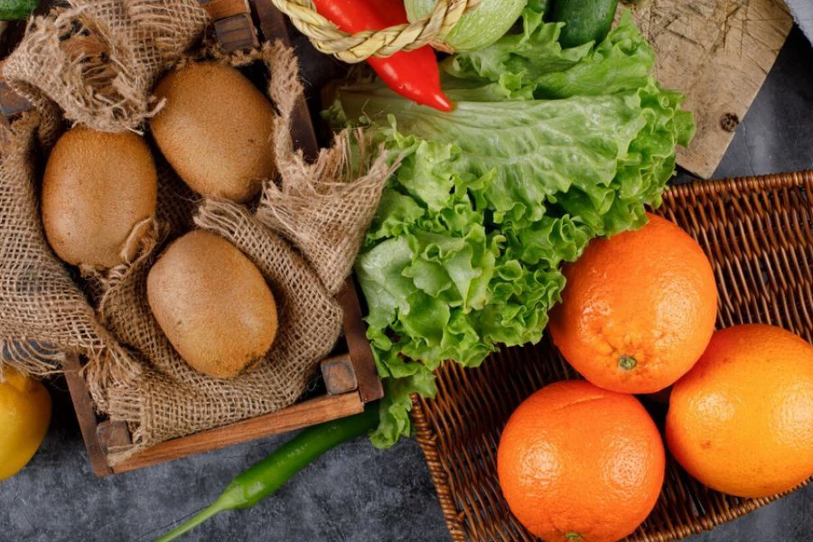 Bahan pertanian seperti buah-buahan dan sayur-sayuran mentah, berasal dari negara yang mengalami wabak penyakit pertanian adalah dilarang.