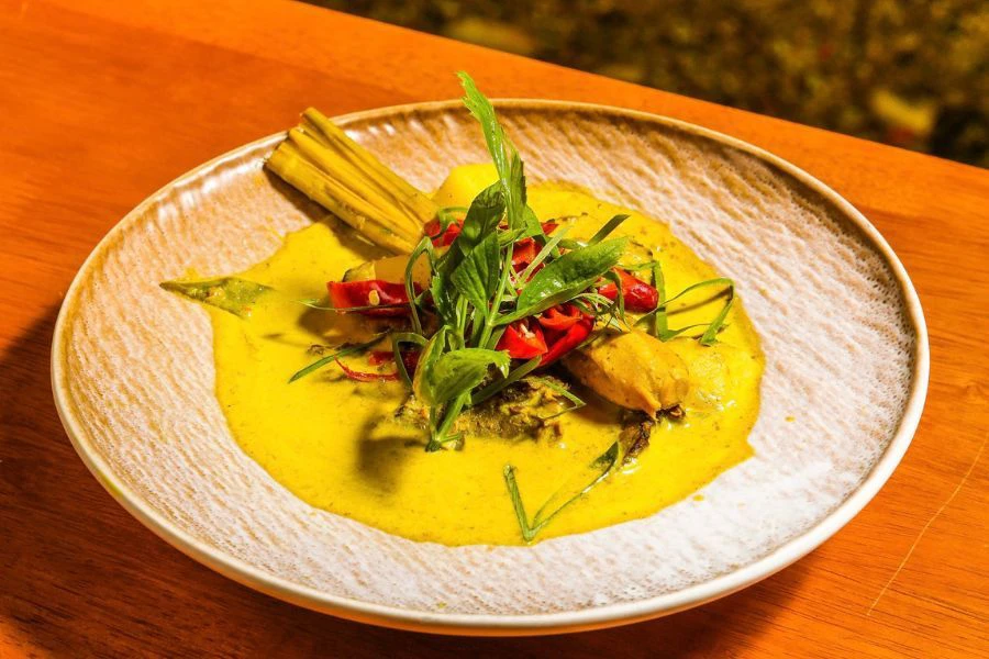 Daging salai masak lemak Negeri Sembilan ini dimasak lembut bersama santan pekat dan cili api memberikan aroma yang memikat.