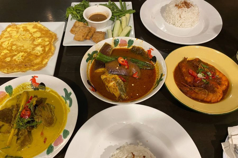 Set Mahsuri ini cuma berharga RM52 sesuai untuk hidangan tiga orang.