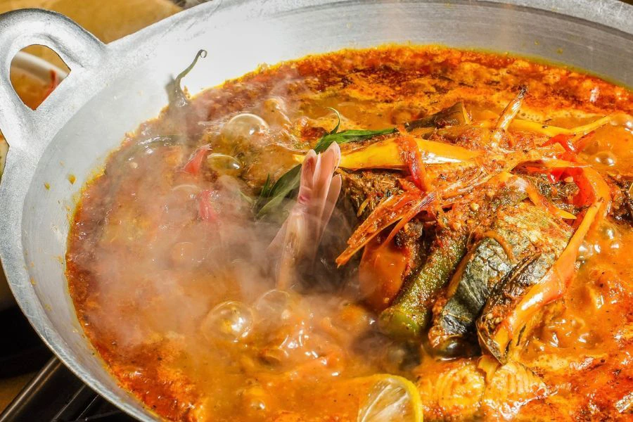Siakap segar masak asam pedas Johor yang lembut isinya menjanjikan rasa menggoda.