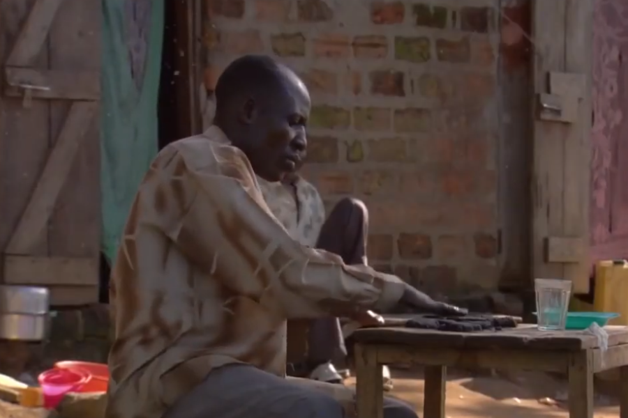 Burger nyamuk ini merupakan hidangan tradisional penduduk di Afrika.