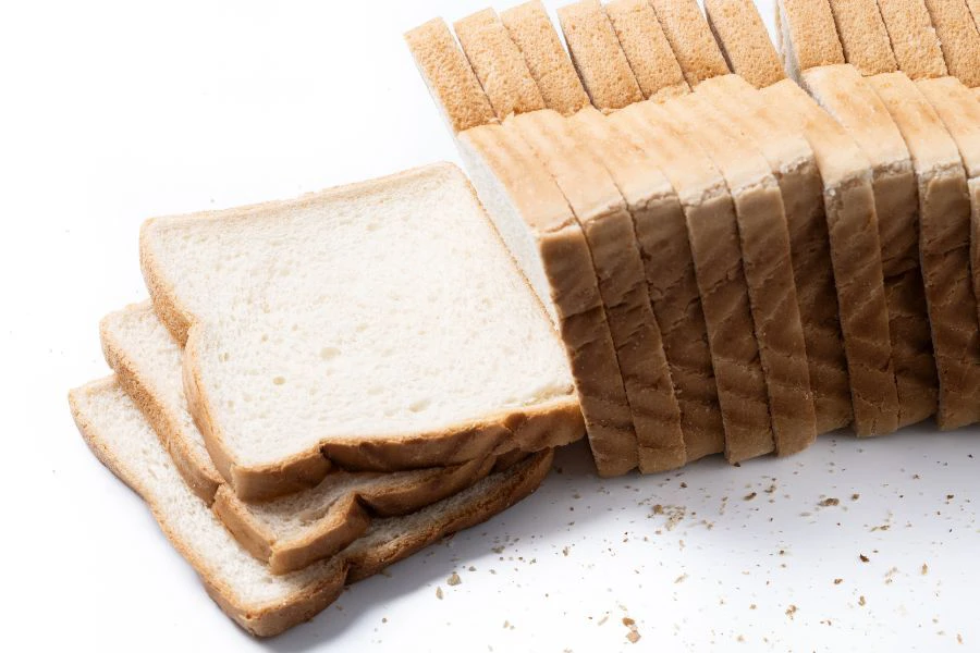 Roti putih sangat efektif bagi penyerapan bau dalam peti sejuk.