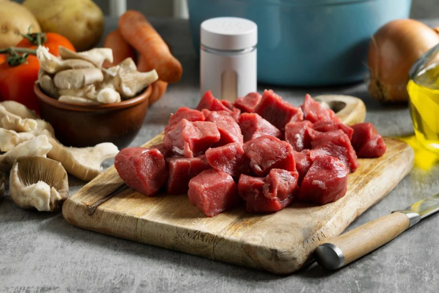 Pengambilan vitamin B12 boleh didapati dari sumber daging.