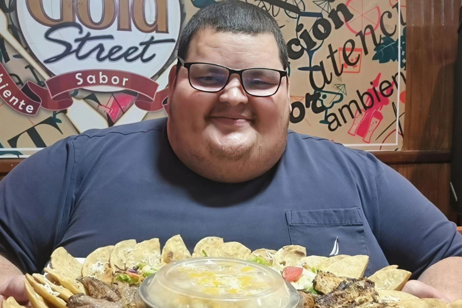 Callajes akan makan dalam kuantiti yang sangat banyak dan mampu menghabiskannya tanpa sebarang sisa.