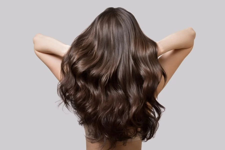 Kolagen merangsang pengeluaran keratin yang menguatkan struktur rambut.