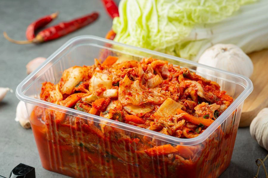 Jangan terus masukkan makanan yang masih panas ke dalam peti sejuk!