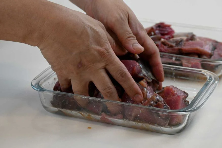 Asam jawa membantu menambah ketahanan daging atau ikan.