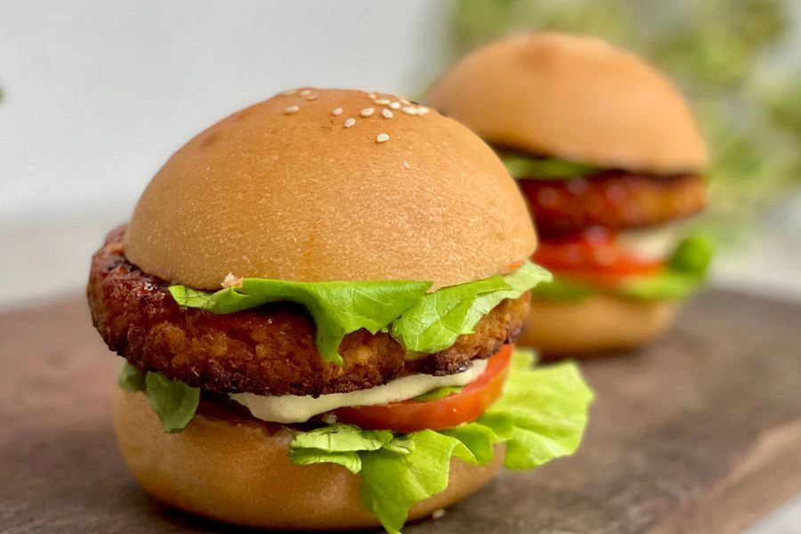 Burger mengandungi lemak tepu dan minyak teroksida yang sangat tinggi.