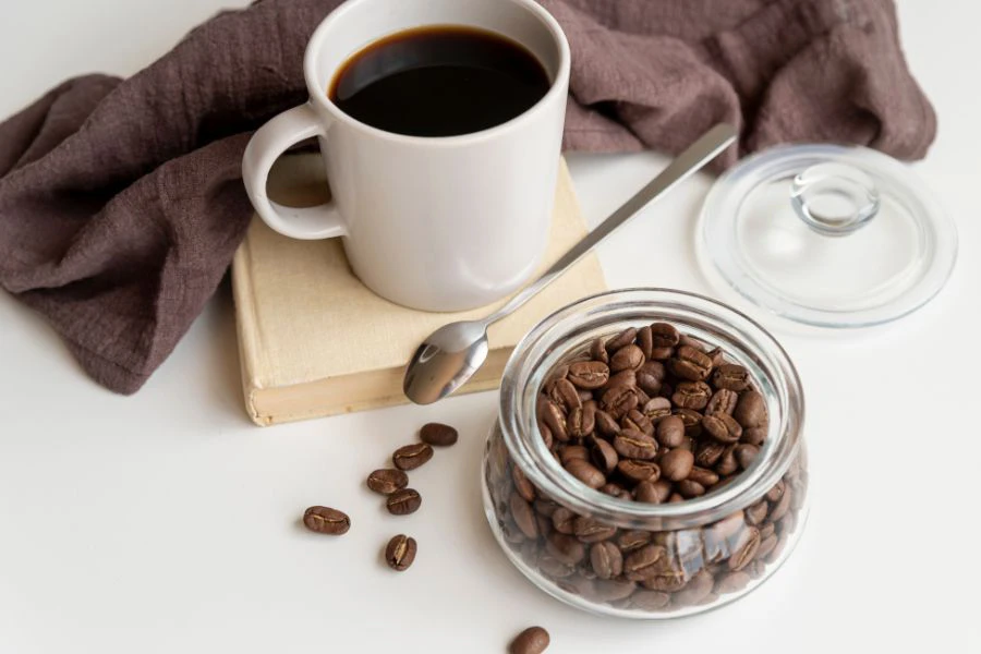 MInuman kopi berlebihan boleh menyebabkan kulit menjadi kering kerana kurangnya air kosong.