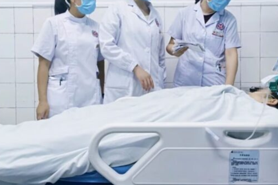 Mei mengambil ubat julap untuk mempercepatkan penurunan berat.