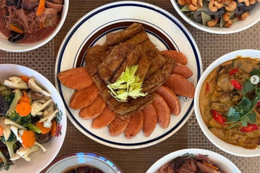 Sajian dihidangkan cef ini membuka selera.