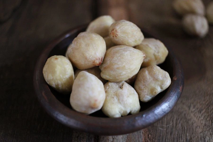 Buah keras meningkatkan rasa umami dalam masakan. 