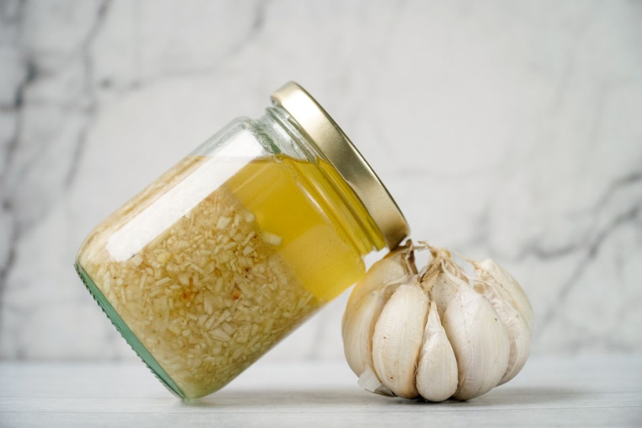 Bawang putih berisikomenghasilkan toksin sekiranya tidak disimpan dengan betul.