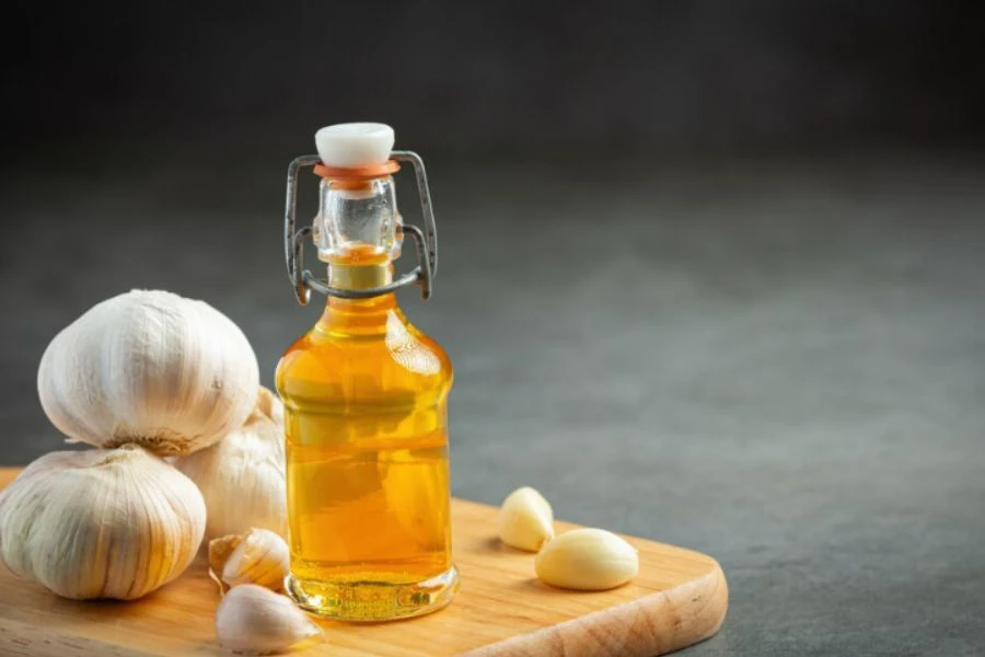 Campuran minyak argan juga membantu merangsang pertumbuhan kening.