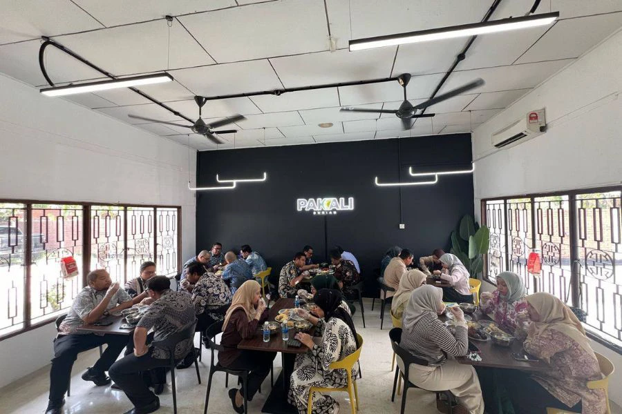 Banglo Durian Pak Ali Kuala Lumpur dibanjiri pengunjung pada hujung minggu.