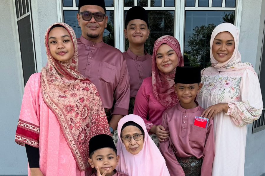 Liza harus memastikan makanan yang disediakan sihat dan baik untuk keluarga, termasuk ibunya yang kini berusia 78 tahun.