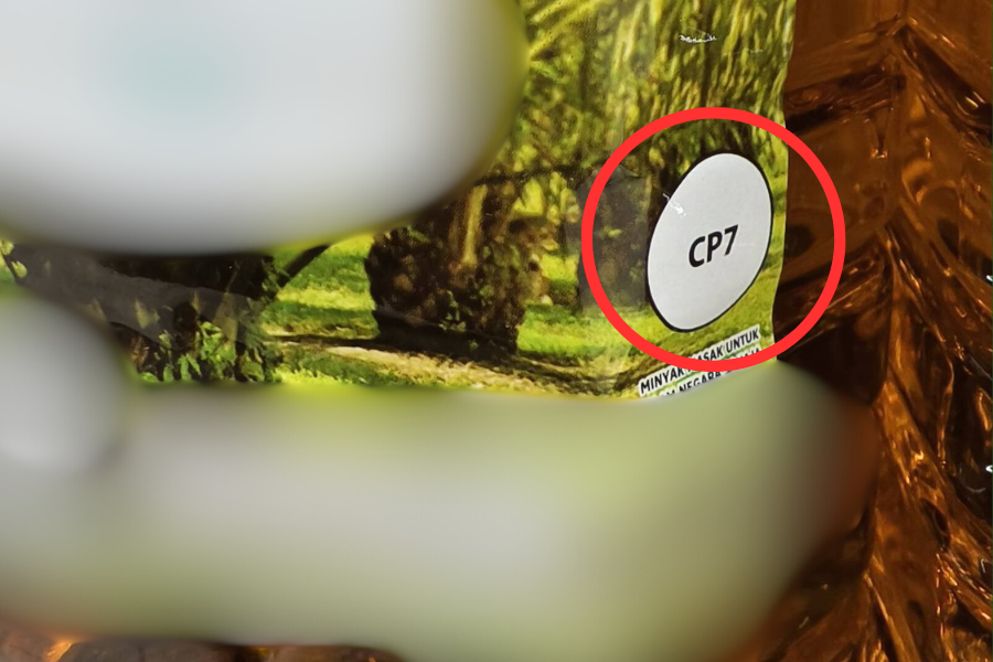 Orang ramai dinasihatkan meneliti kod minyak masak sebelum membeli.