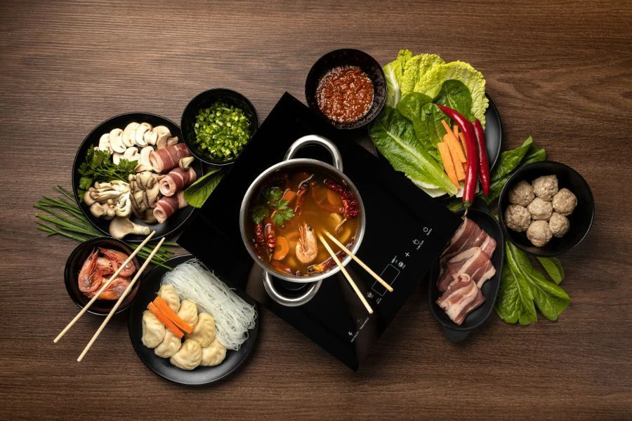 Hidangan sukiyaki antara menu nabe hotpot yang paling popular di Malaysia.