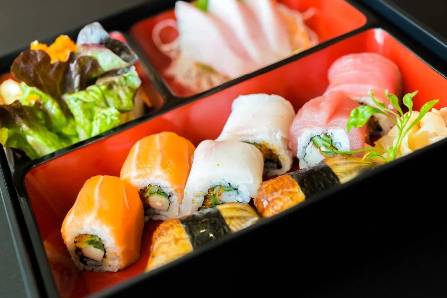 Bento adalah sejenis hidangan makanan yang pelbagai tersusun dalam bekas.