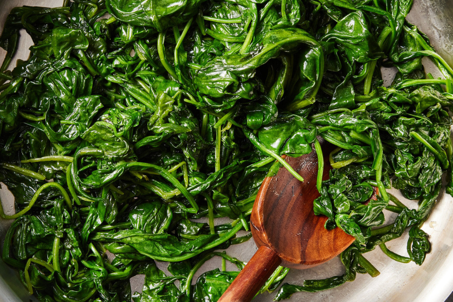 Masak bayam dengan cepat dapat mengurangkan asid oksalik.