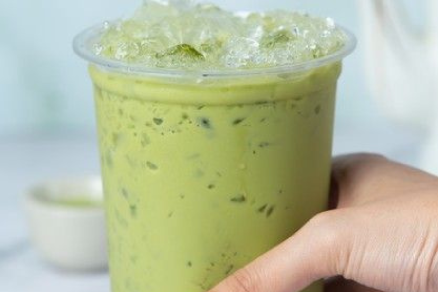 Warna teh hijau Thai lebih kusam dan rasanya lebih manis.