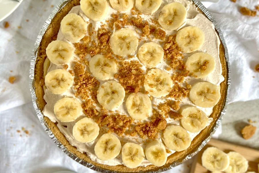 Banana puding yang lemak berkrim, lembut, wangi dan tidak terlalu manis sangatlah enak untuk dinikmati.