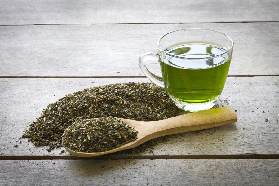 Minuman teh hijau yang diambil secara kerap boleh membantu mengembalikan nafas segar.