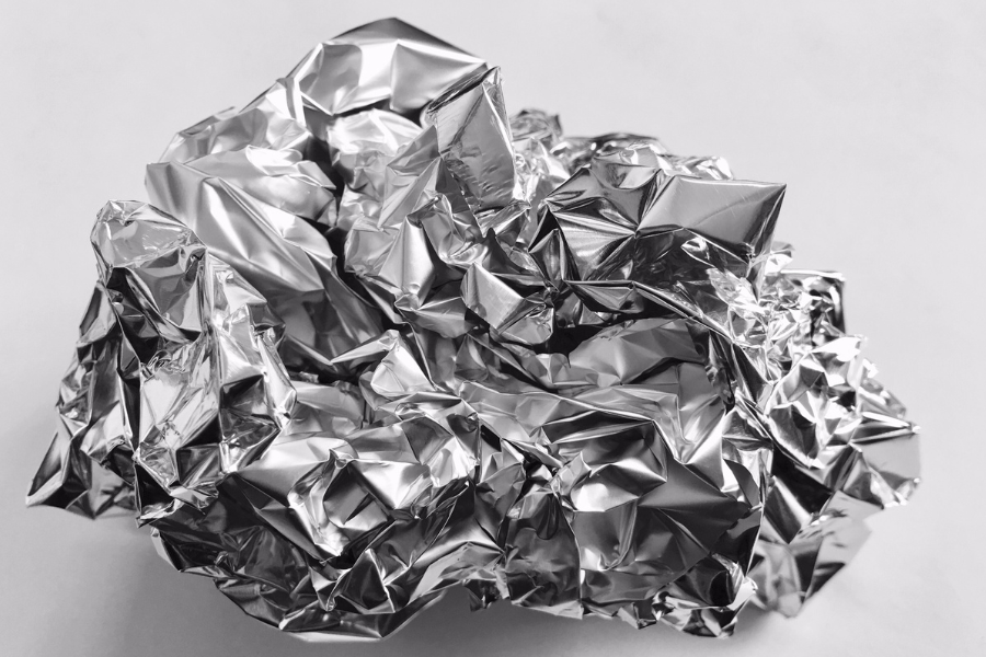 Aluminium boleh menajamkan bilah pisau.