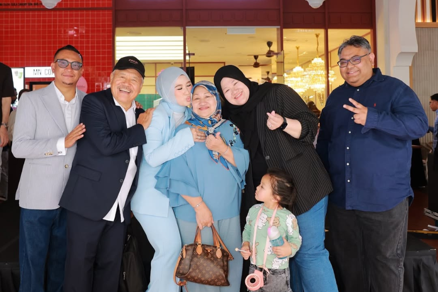 Sokongan daripada keluarga dan suami menjadi tunjang utama kejayaan Arieni memperkukunkan jenama Gula Cakery.