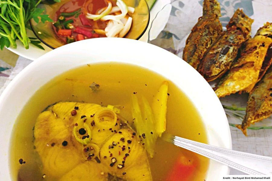 Sup ikan singgang membantu memanaskan badan dan mempercepatkan peredaran darah.