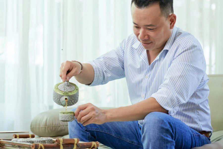 Amalkan pengambilan teh oolong dua kali sehari.