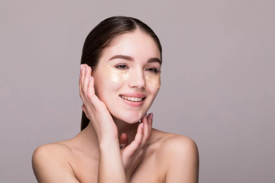 Antioksidan dalam teh bunga ros membantu melawan radikal bebas pada kulit.