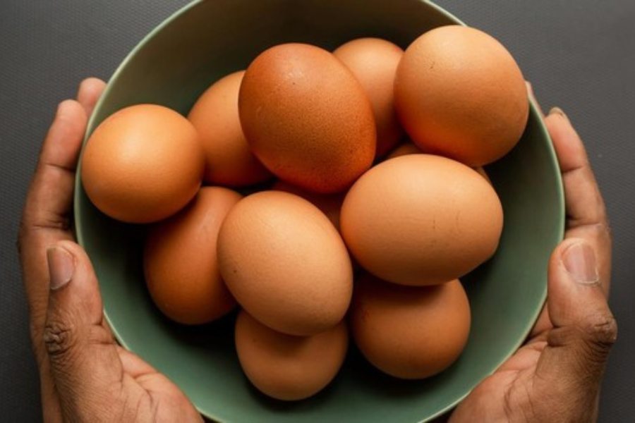 Telur segar memberikan rasa manis.