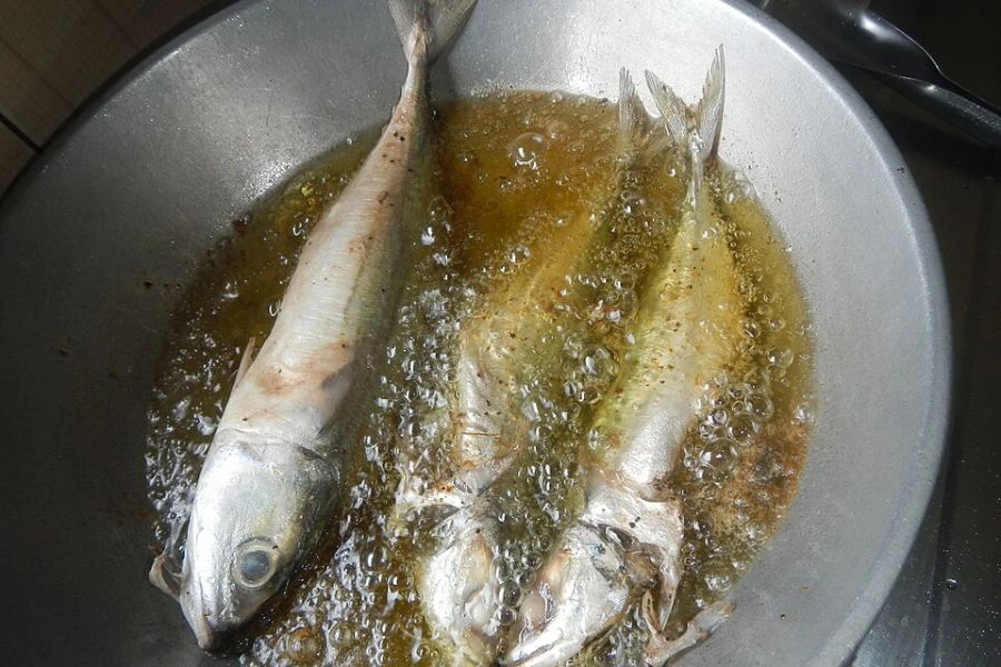 Ikan cencaru yang digoreng menggunakan minyak banyak boleh menghasilkan lemak trans menyumbang kepada keradangan.