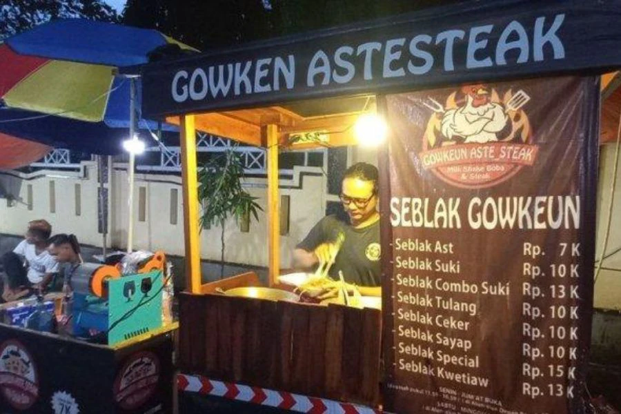 Seblak simbol snek hidangan penjaja tepi jalan yang mesra poket.