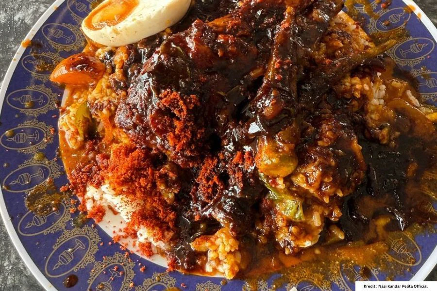 Nasi Kandar Pelita ini dipengaruhi dengan pelbagai rasa warisan mamak.