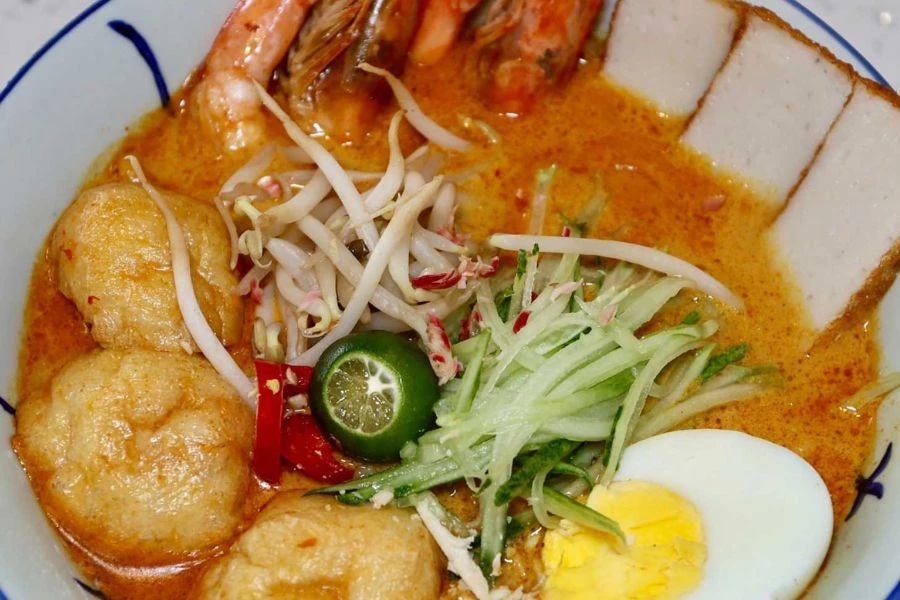 Rasanya lebih lemak dan wangi dengan sentuhan unik masakan Peranakan.