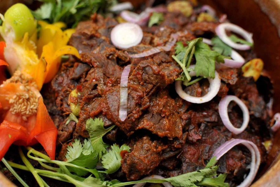 Selalunya paru lembu digoreng dan dimasak belado.