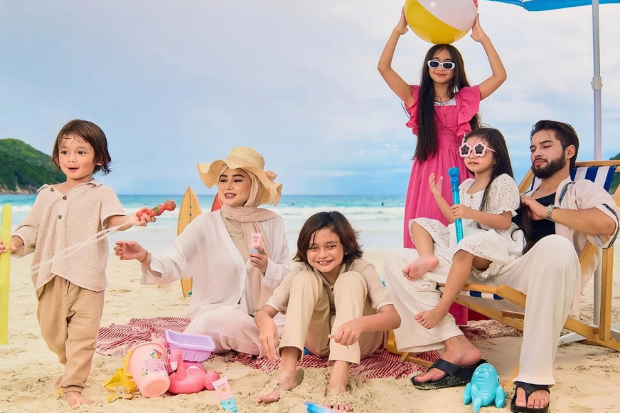 AERIL kini bahagia menjalani kehidupan bersama isteri iaitu pelakon, Wawa Zainal bersama empat orang anak mereka.