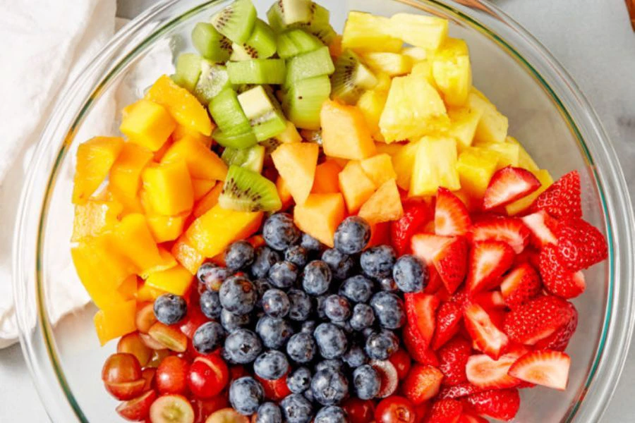 Buah-buahan segar juga penting untuk mengekalkan tenaga dan kenyang lebih lama.