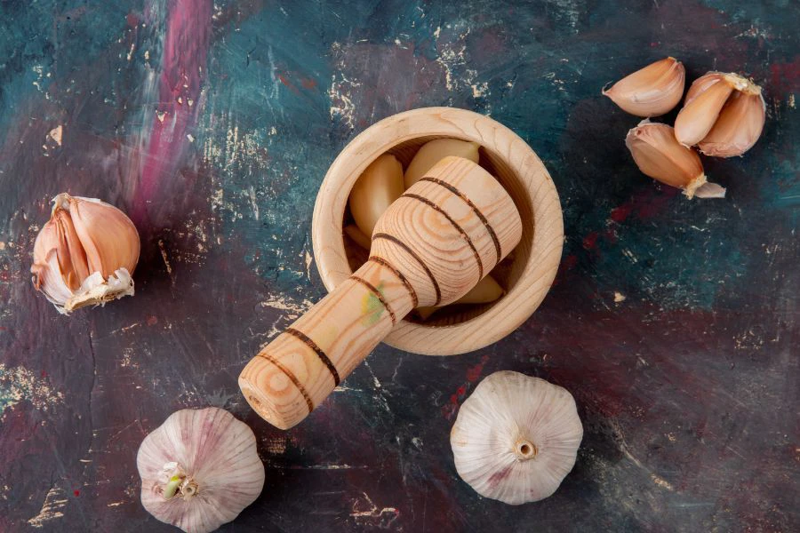 Bawang putih sering digunakan dalam perubatan India dan Cina dalam membantu memulihkan tenaga badan.