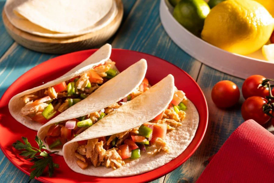 Tortilla dari Mexico turut mendapat sambutan dalam kalangan masyarakat tempatan.