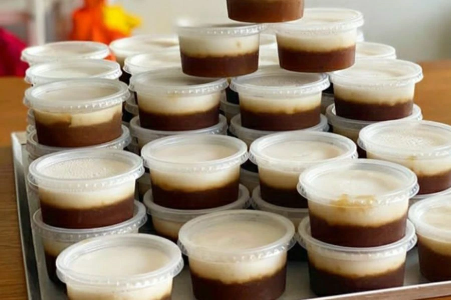 Rasa kuih tepung boko ubi kayu yang berlemak memang sangat enak dinikmati ketika hujan.